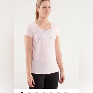 New without tags Lululemon Wild Tech Blush Quartz Cut-out Lace Reflective Print